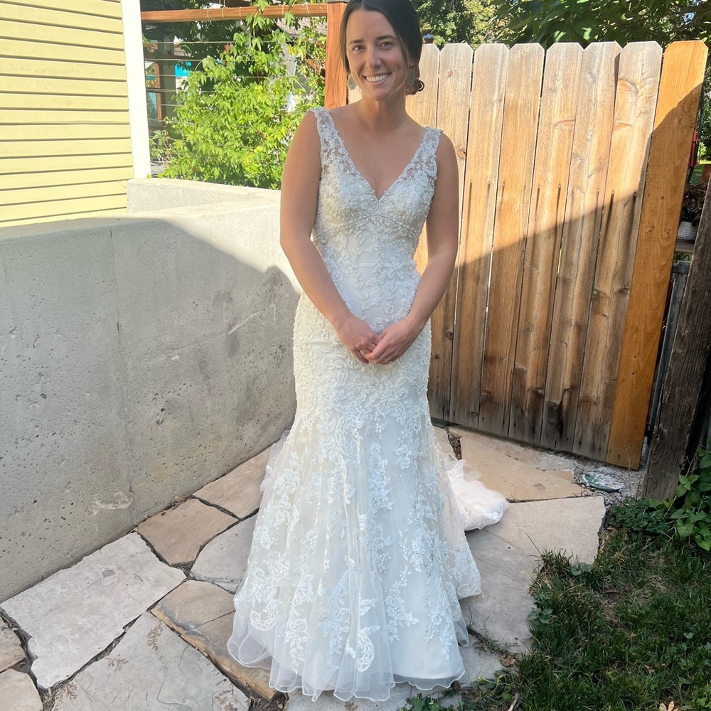 Allure Bridals SZ 8 Wedding Dress